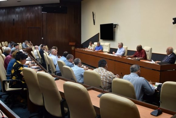 Continúa el Gobierno cubano, encabezado por su Presidente Miguel Díaz-Canel Bermúdez, el análisis sistemático de la actual zafra azucarera. Foto: Estudios Revolución.