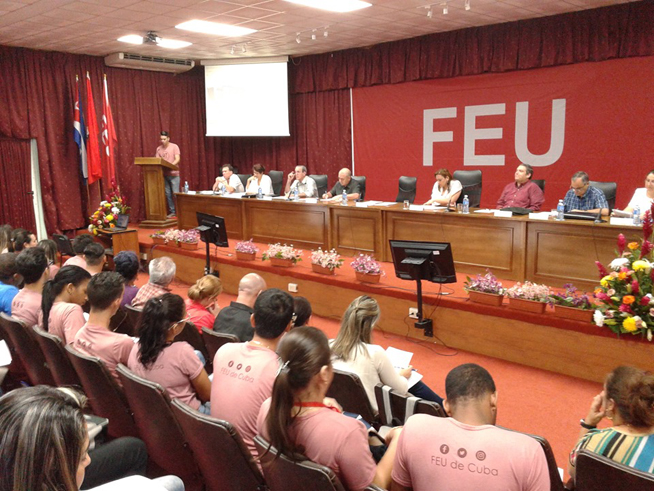 Jóvenes de ñla FEU ratifican el compromiso irrevocable con la Revolución // Foto: María Elena Álvarez Ponc / ACN