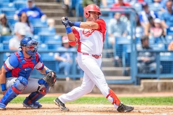 Frederich Cepeda conectó su primer vuelacercas del torneo // Foto: Cubadebate