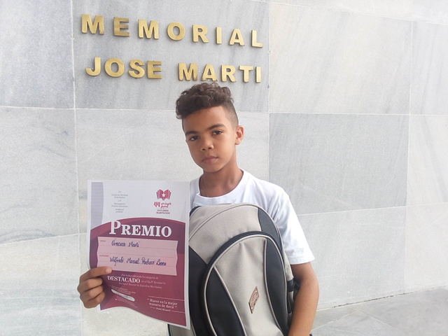 Wilfredo Manuel Pacheco Licea, estudiante del cuarto grado del seminternado Pedro Sotto Alba, Premio Relevante de la comisión de Literatura en la 44 edición del Seminario Nacional Juvenil de Estudios Martianos // Foto Eliexer Peláez