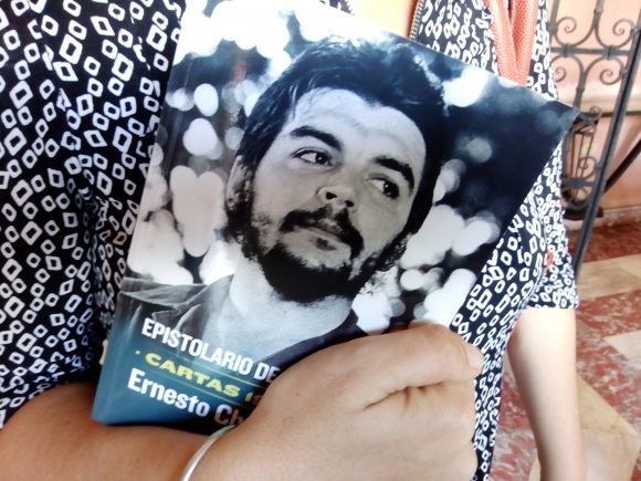 En el libro Epistolario de un tiempo. Cartas 1947-1967 Ernesto Guevara confluyen las misivas más famosas del Che // Foto: István Ojeda Bello/ Cubadebate