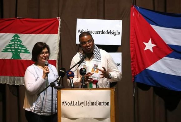 Jorge Cuevas Ramos, miembro del del Secretariado del Comité Central del Partido encabeza acto de solidaridad con Cuba en el Líbano // Foto: Tomada de Cubadebate