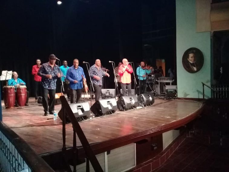 LaOrquesta Aragón en el Teatro Manzanillo // Foto: Carmen Rosa del Valle