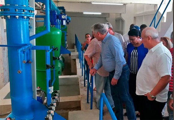 El presidente cubano conoció de cerca las proyecciones para el desarrollo hidráulico en Camagüey. Foto: ACN