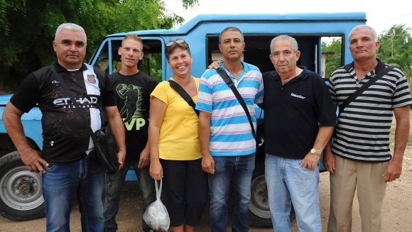 Equipo de especialistas de sanidad Vegetalal al frente dela labor de inespección del terreno y destrucción del Caracol Gigante Africano.