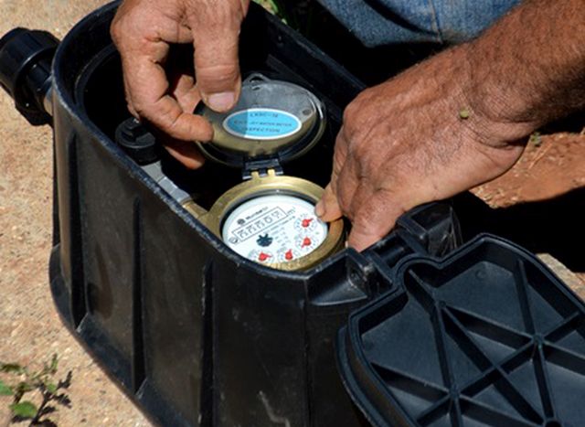 Con la instalación de los metrocontadores de agua se podrán aplicar las nuevas tarifas // Foto: Radio Reloj)