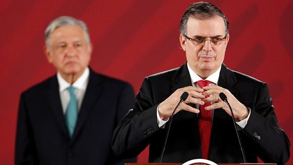 El canciller mexicano, Marcelo Ebrard, en conferencia de prensa junto al presidente Andrés Manuel López Obrador, 10 de junio de 2019. Foto: Gustavo Graf/Reuters.