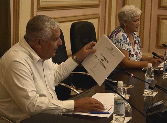 Presentan Proyecto de Ley Electoral a diputados de la Asamblea nacional del Poder Popular (ANPP), en el Capitolio de La Habana, sede institucional de la ANPP // Foto: Tony Hernández Mena