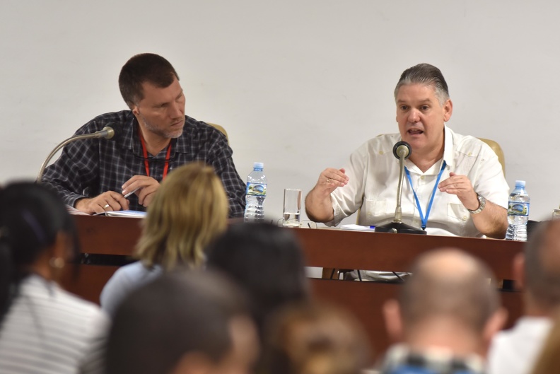 Alejandro Gil (D), ministro de Economía y Planificación, interviene en la Comisión de Asuntos Económicos, en el tercer día de trabajo correspondiente al Tercer Período Ordinario de la IX Legislatura de la Asamblea Nacional del Poder Popular, con sede en el Palacio de Convenciones de La Habana, Cuba, el 10 de julio de 2019.  // Foto: Omara García Mederos/ ACN