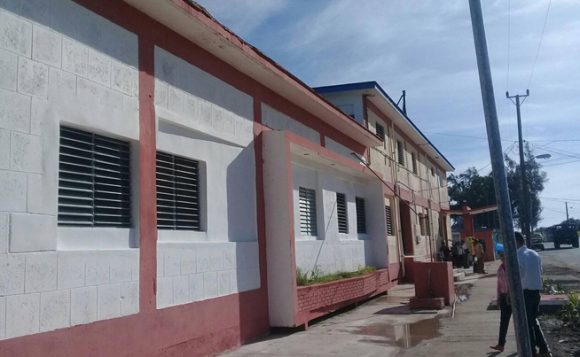 Nuevas viviendas entregadas en la comunidad El Lucero, en Arroyo Naranjo, resultante de la remodelación de un inmueble donado por un organismo. Foto: ACN.