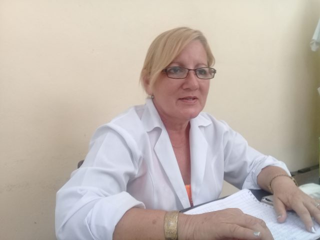 del Carmen Sierra Lamas, bióloga del laboratorio de entomología del centro municipal de higiene y epidemiologia // Foto Lilian Salvat
