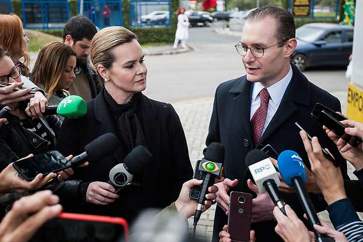 Abogados Cristiano Zanin y Valeska Martins insisten en necesidad de anular jucicio a Lula // Foto: Prensa Latina