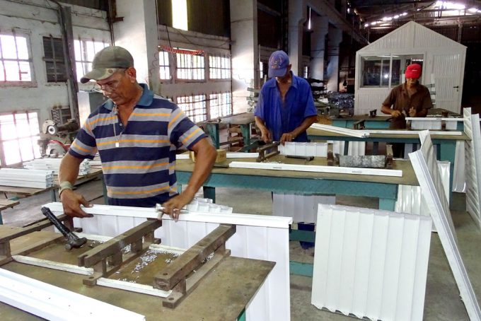 Fábrica de aluminios mecánicos ALUMEC // Foto Archivo RG 