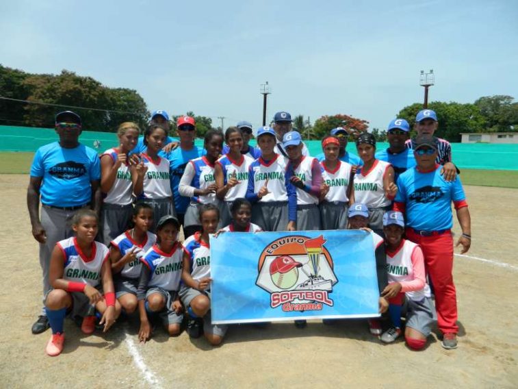 Equipo de Granma campeón del softbol en Juegos Escolares Nacionales. // Foto: Alexy Jerez