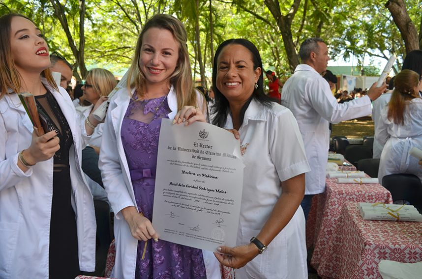 Graduación de Facultad de Ciencias Médicas Celia Sánchez en 2019// Foto Marlene Herrera 