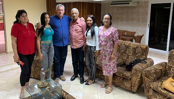 Miguel Díaz-Canel Bermúdez se reúnió con familiares del doctor Asael Herrera Correa Foto: @DiazCanelB /Twitter.