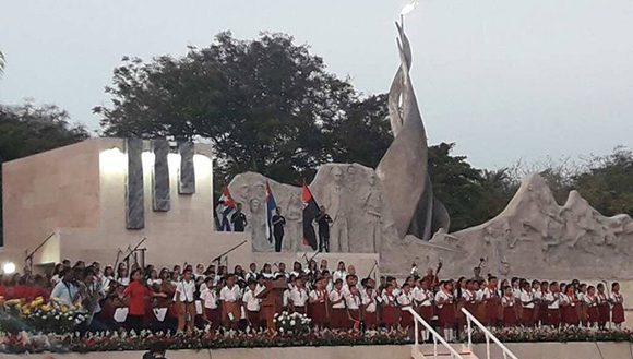 Acto por el 26 de Julio, en la Plaza de la Patria de Bayamo. Foto: @cubadebate