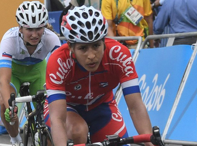 La ciclista cubana Arlenis Sierra termina en el lugar 28 de la ruta femenina, correspondiente a los XXXI Juegos Olímpicos, que se desarrollan en Copacabana, Río de Janeiro, Brasil, el 7 de agosto de 2016. // Foto: Marcelino Vázquez Hernández