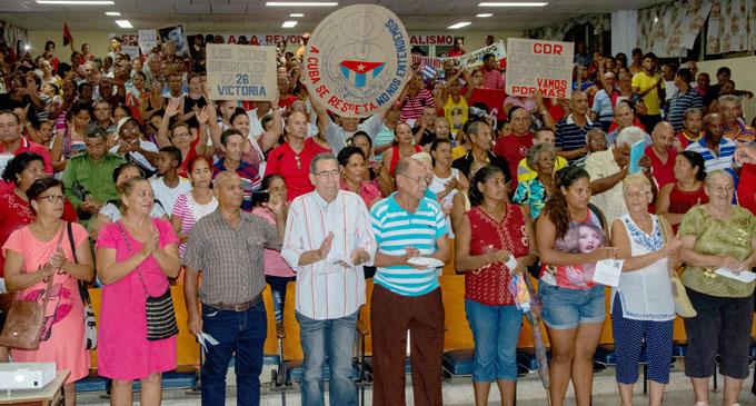 Encuentro con dirigentes de base y cederistas donde se dio a conocer el programa de actividades. // Foto: Luis Carlos Palacios/ La Demajagua