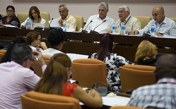 Fruto de un proceso de consultas con diputados y expertos durante marzo y abril, fueron realizadas 108 modificaciones al texto inicialmente circulado. // Foto: Irene Pérez/ Cubadebate