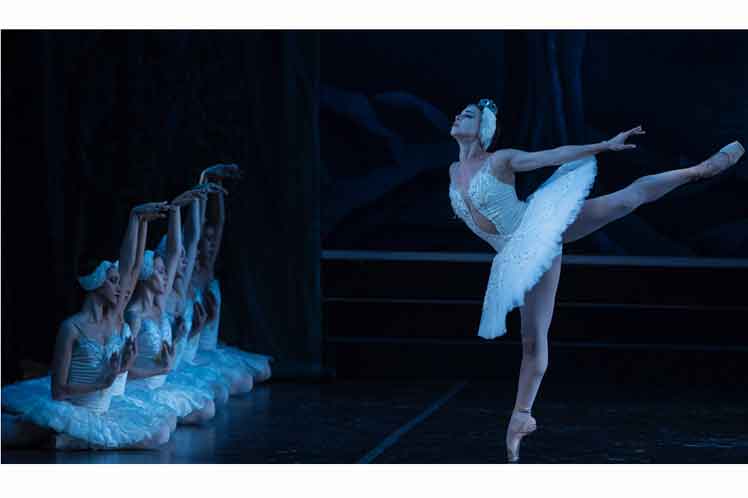 La versión coreográfica de Alicia Alonso en tres actos y un cuadro deviene una de las realizaciones más completas del ballet // Foto: Josep Guindo/ Prensa Latina