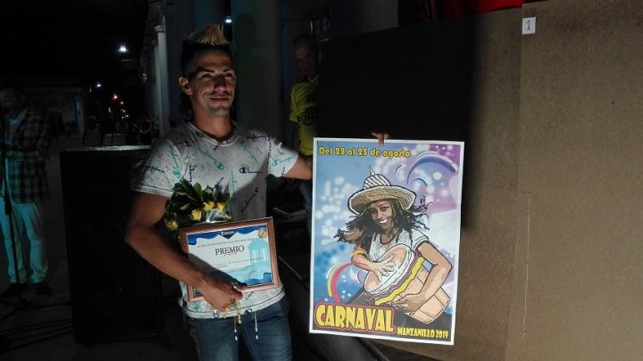 Ganador del cartel del carnaval // Foto Marlene Herrera