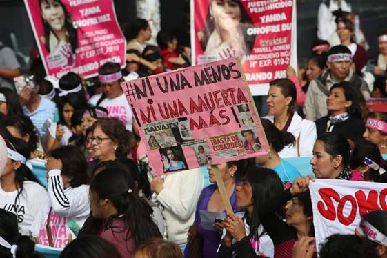 Marcha anual »Ni una menos», contra el feminicidio en Perú // Foto: Prensa latina