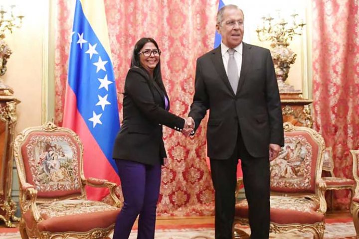 Encuentro del ministro de Asuntos Exteriores de Rusia, Serguéi Lavrov, y la vicepresidenta ejecutiva de Venezuela, Delcy Rodríguez // Foto: PL