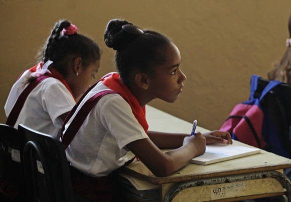 La educación en Cuba es derecho de todos. Foto: Desmond Boylan / Archivo de Cubadebate