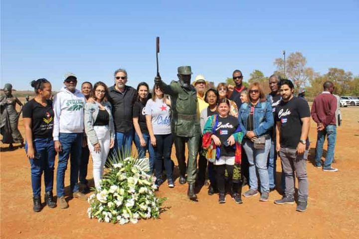 Misión diplomática de Cuba en Sudáfrica rinde homenaje a Fidel // Foto  PL