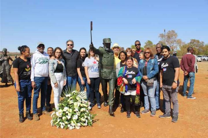 Misión diplomática de Cuba en Sudáfrica rinde homenaje a Fidel // Foto PL