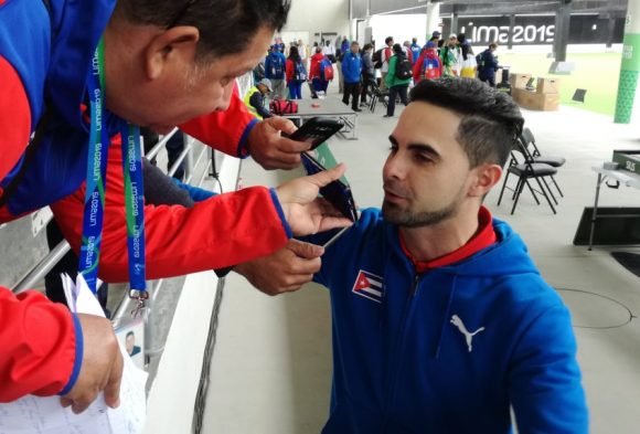 Jorge Félix Álvarez tuvo tirada de 4 dianas en la última ronda y se llevó el título en la pistola de tiro rápido a 25 metros. Foto: Irene Pérez/Cubadebate.