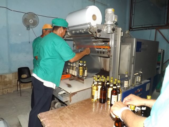Fábrica Ron Pinilla // Foto Marlene Herrera (Archivo RG)