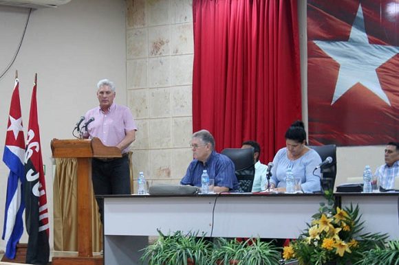 Miguel Díaz – Canel Bermúdez, presidente de los consejos de Estado y de Ministros, reconoció la preparación de los artemiseños para enfrentar la actual coyuntura enérgética. Foto:Agencia Cubana de Noticias.