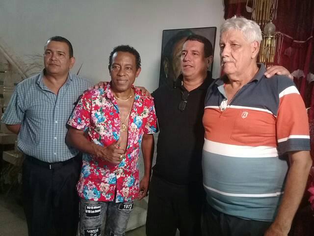 Fabré junto al secretario del Partido, al presidente del Gobierno en Manzanillo y al periodista Vera Portales // Foto Eliexer Peláez