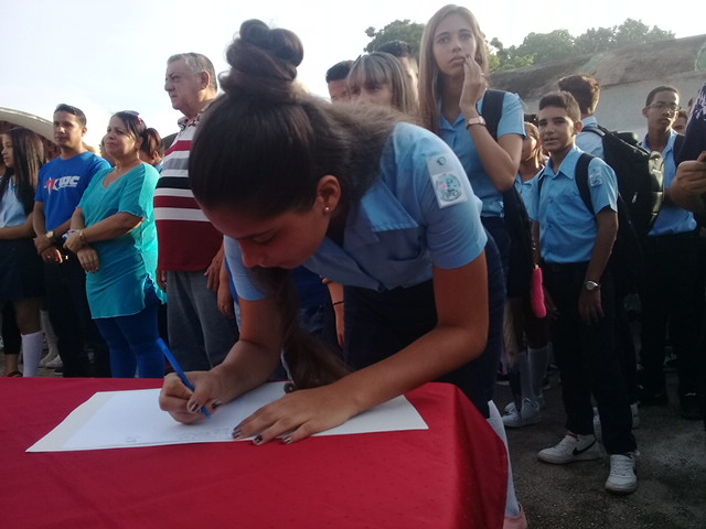 Acto municipal de ingreso de nuevos jóvenes a las filas de la Federación de Estudiantes de la Enseñanza Media (FEEM) // Foto Eliexer Peláez