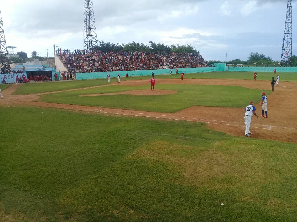 Los Alazanes en la séptima posición de la tabla, en una pugna que los mantiene con vida para aspirar a la segunda fase de la Serie // Foto Denia Fleitas