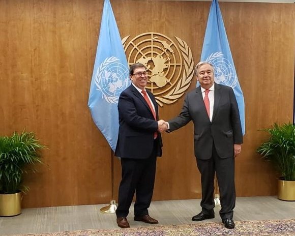 El titular cubano reiteró a Guterres la importancia de la lucha de Cuba contra el bloqueo económico, comercial y financiero impuesto por los Estados Unidos. Foto: Twitter Bruno Rodríguez.
