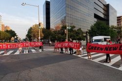 La iniciativa, bautizada como Shut Down DC, tiene el propósito de obstruir el tráfico con el fin de enviar un mensaje a la poderosa élite política de Washington. Foto: Tomada de Twitter.