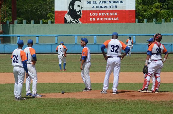 A los Gallos les falló el pitcheo relevo en el último choque ante Granma. Foto: Oscar Alfonso/Escambray.