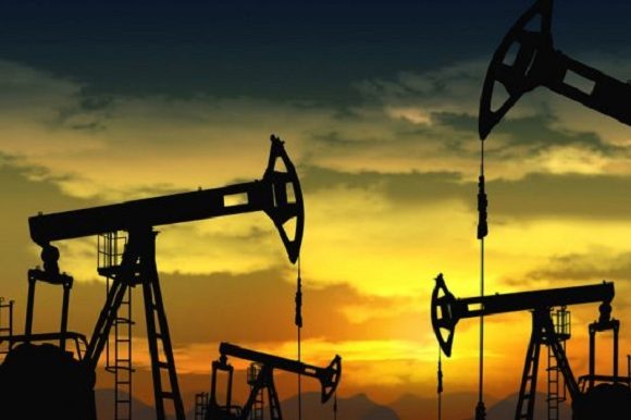 Las compañías extranjeras esperan a que PDVSA tenga llenos sus depósitos para proponerles comprar el petróleo a precios ínfimos. Foto: AVN.
