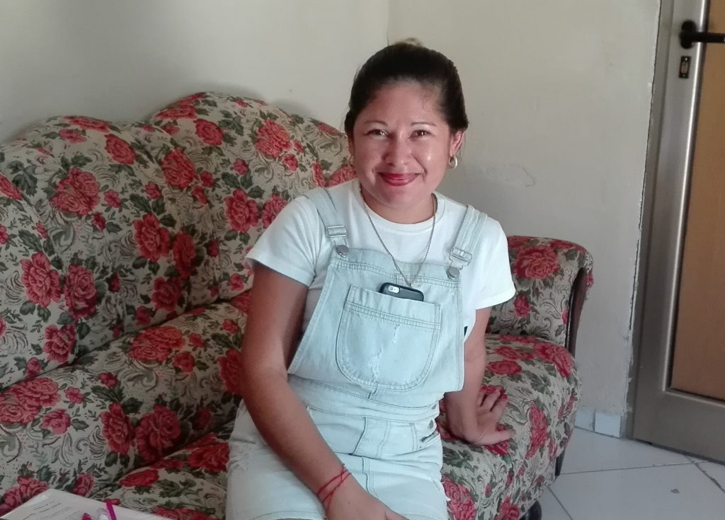 Rosita Jeréz, siempre sonriente, ahora como asistente de programas // Foto Marlene Herrera