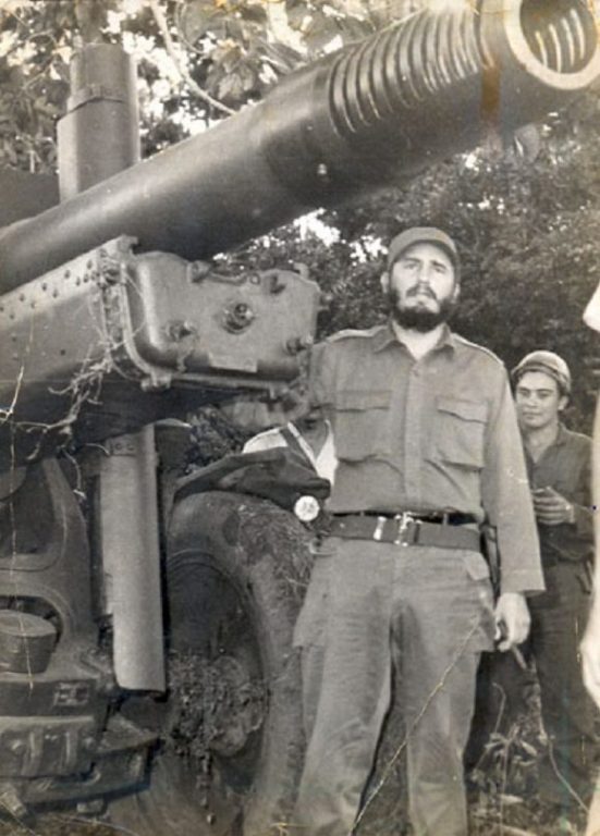 Fidel en una visita a las unidades de artillería durante la Crisis de Octubre. Foto: Fidel Soldado de las Ideas.