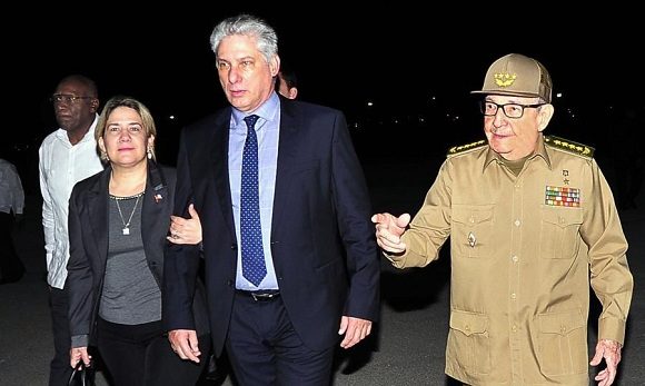 Al aeropuerto también acudió el vicepresidente de la República, Salvador Valdés Mesa // Foto: Estudios Revolución