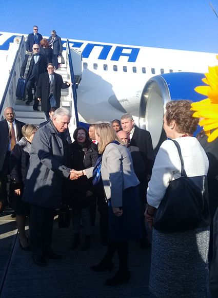 A las 10:02 hora local, el presidente de la República y la delegación cubana llegaron a Dublín, en una espléndida mañana de domingo. Foto: Arleen Rodríguez Derivet/Cubadebate.