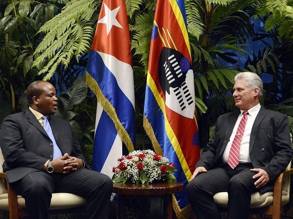 Miguel Díaz-Canel Bermúdez conversa con el Rey de Esuatini, Su Majestad Mswati III. Foto: Estudios Revolución.