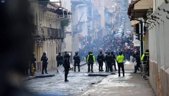 Según un balance ofrecido por la ministra de gobierno, María Paula Romo, suman 714 los detenidos durante todo el período de movilizaciones, iniciadas el pasado 3 de octubre. Foto: Prensa Latina.