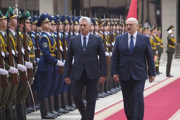 En el Salón Ceremonial, Alexander Grigorievich Lukashenko recibe al presidente de la República de Cuba, Miguel Mario Díaz-Canel Bermúdez. Foto: Alejandro Azcuy/Cubadebate.