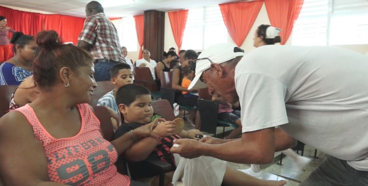 Donación en el hospital pediátrico // Foto Eliexer Peláez