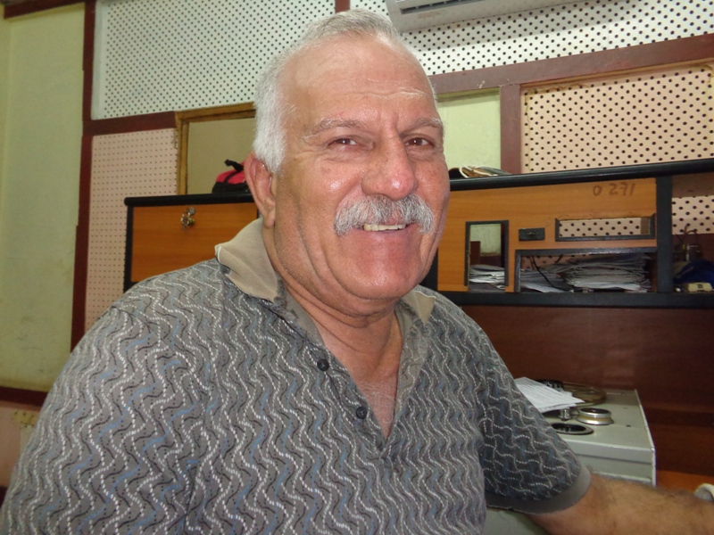 Rolando de la Cruz Gacel, reconocido sonidista de Radio Granma // Foto Eliexer Pelaez Pacheco